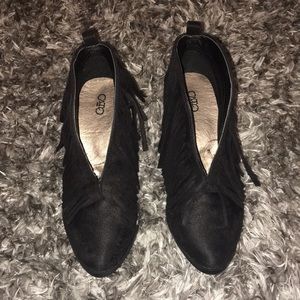 Super cute fringe booties!